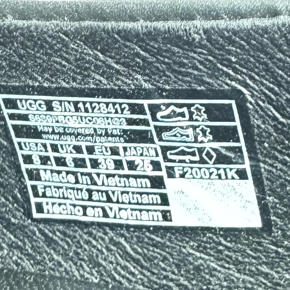 UGG Janaya Black Leather Loafers for women - Picture 8 of 8